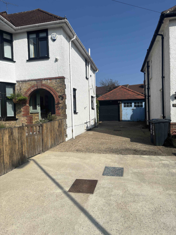 Parking on Ridding Lane, UB6