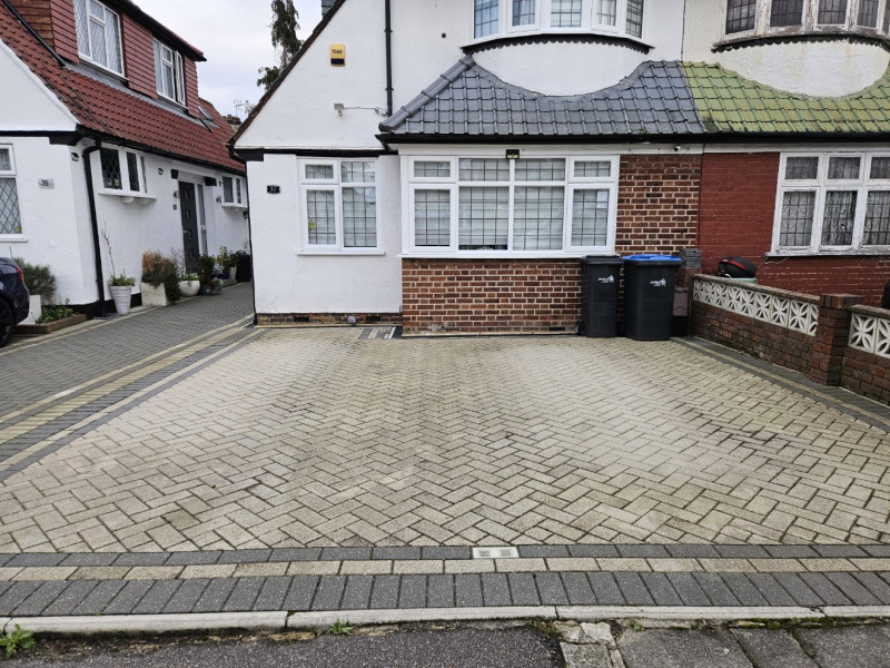 Parking on Melbourne Way, EN1