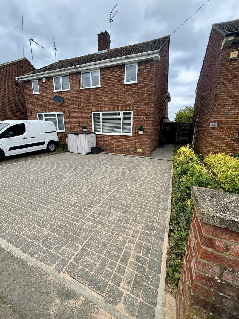 Parking on Peartree Road, LU2