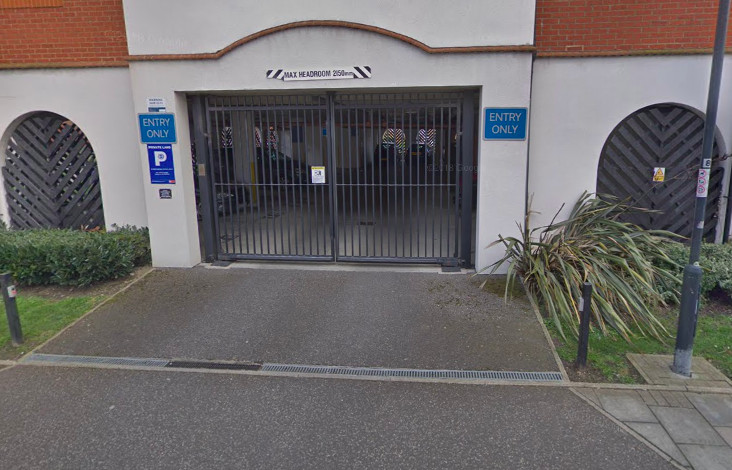 Parking on Pettacre Close, SE28