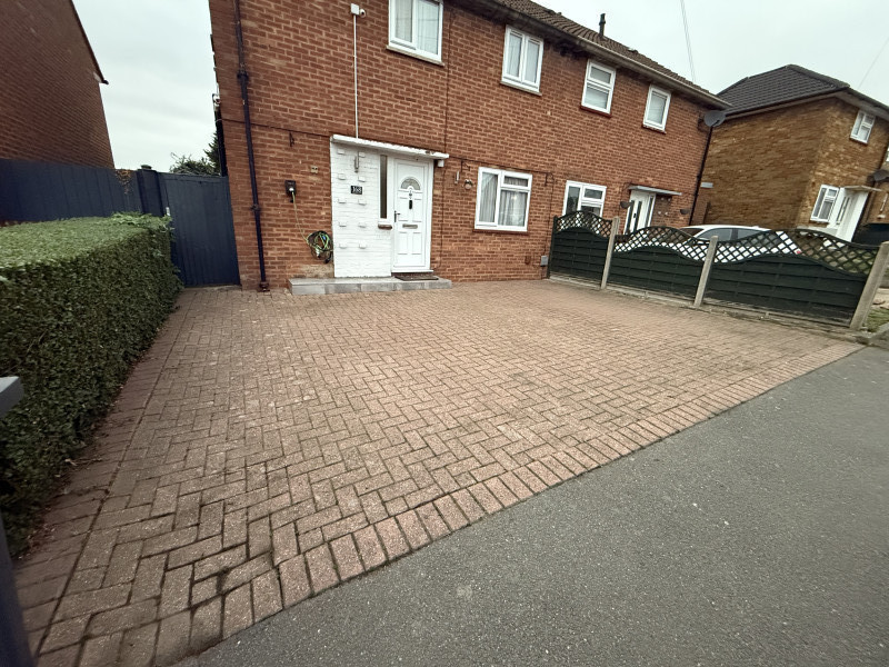 Parking on Birdsfoot Lane, LU3