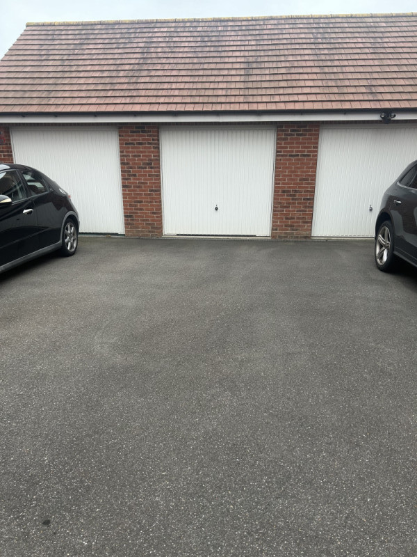 Parking on Daffodil Crescent, RH10