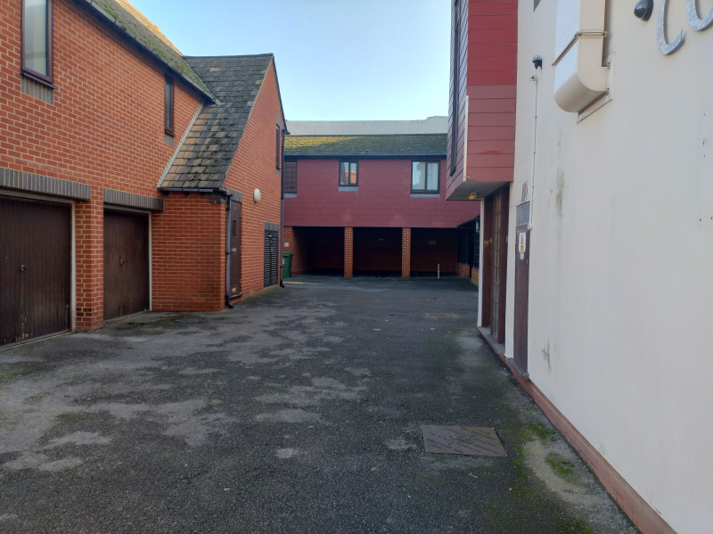 Parking on Wilton Place, PO5