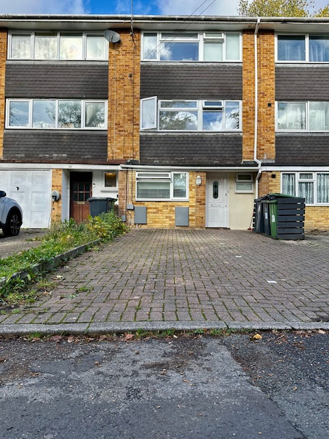 Parking on The Cloisters, GU16