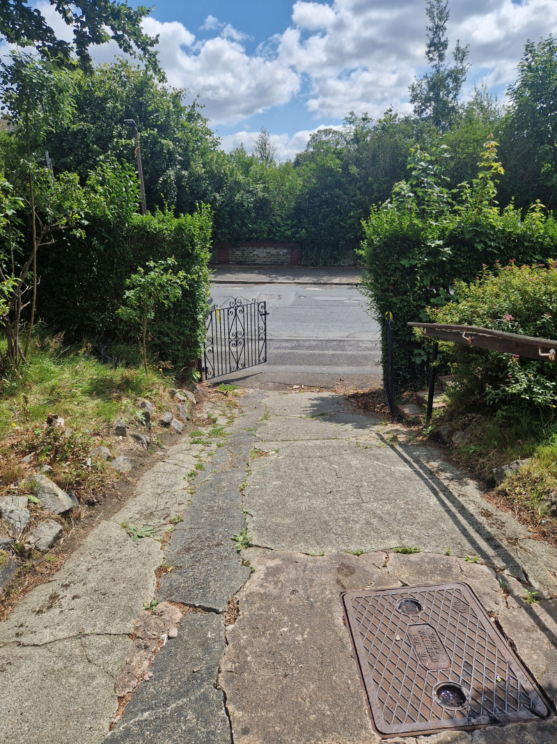 Parking on Brooklands Road, M25