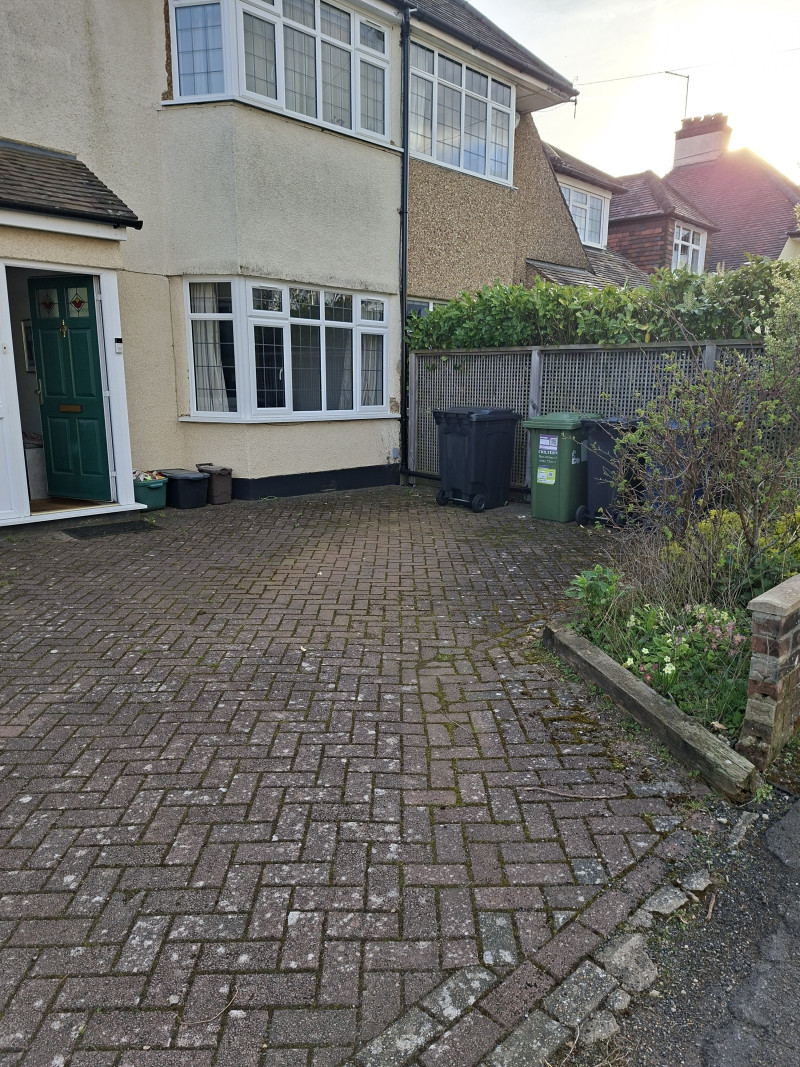 Parking on The Drive, HP7