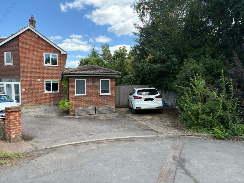 Parking on Fairfield Drive, RH4