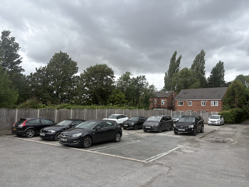 Former Pub Car Park - 5 mins from Westgag