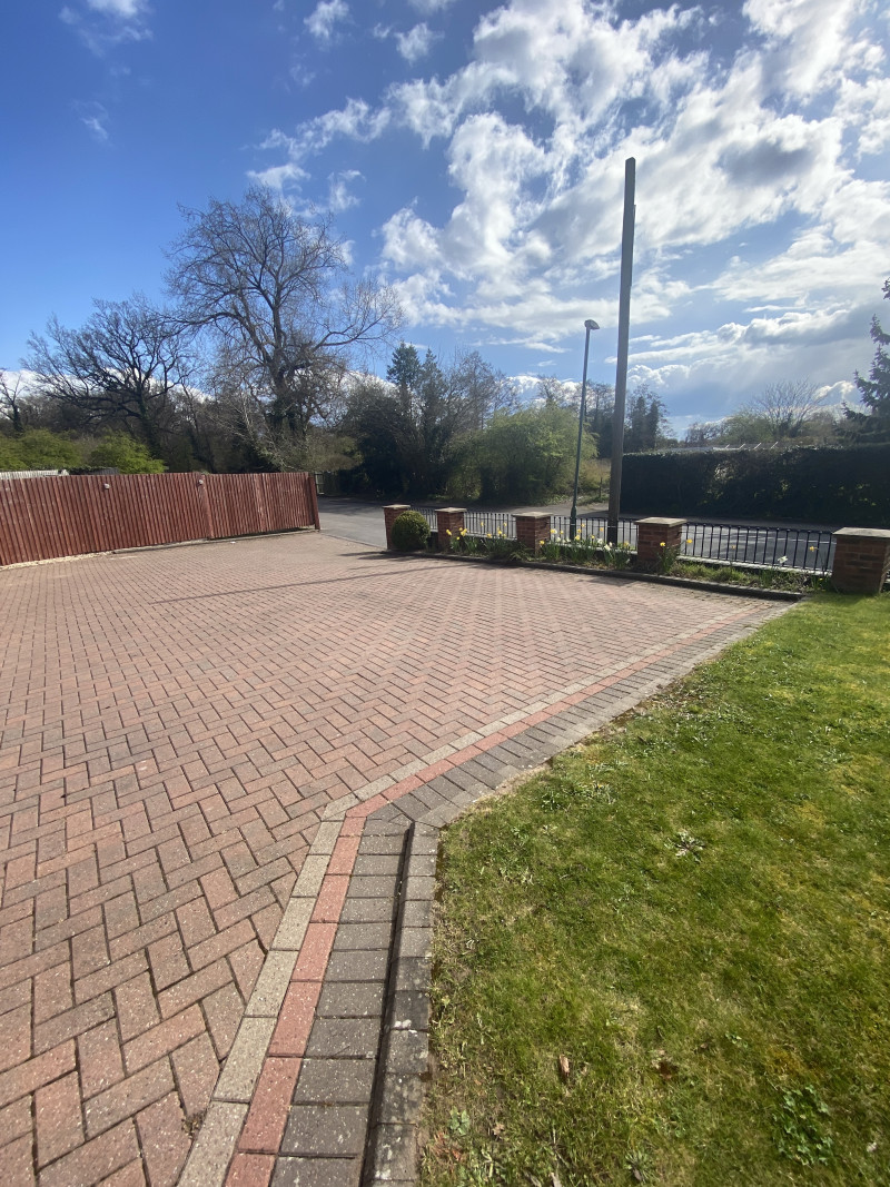 Driveway on Bickenhill Road, B37