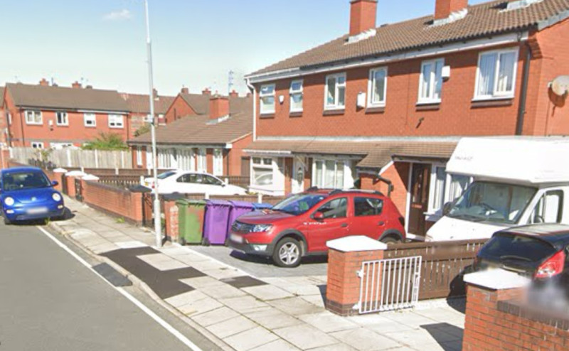 Parking on Leta Street, L4