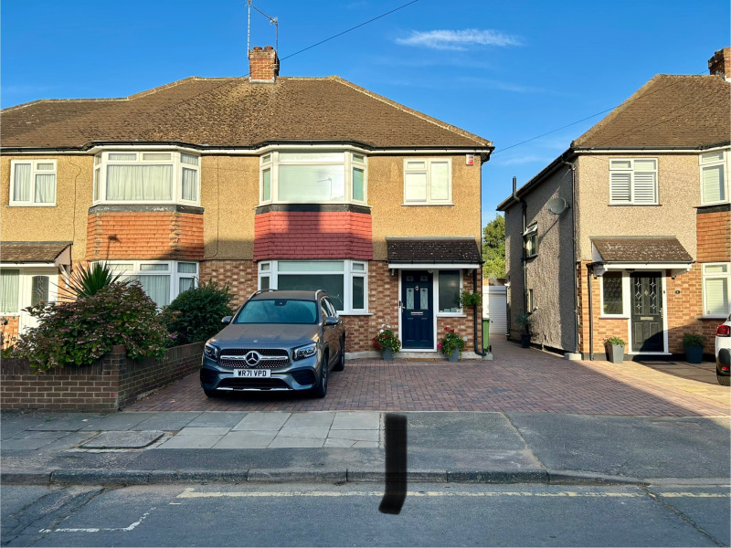 Parking on Clovelly Close, UB10