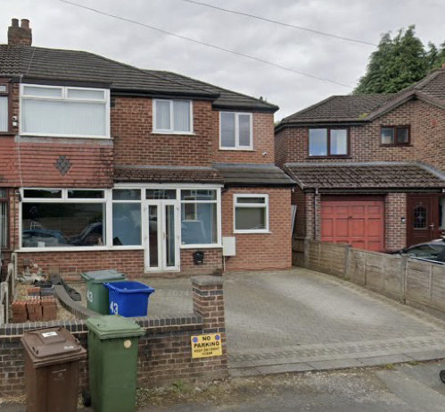 Parking on Windsor Crescent, M25