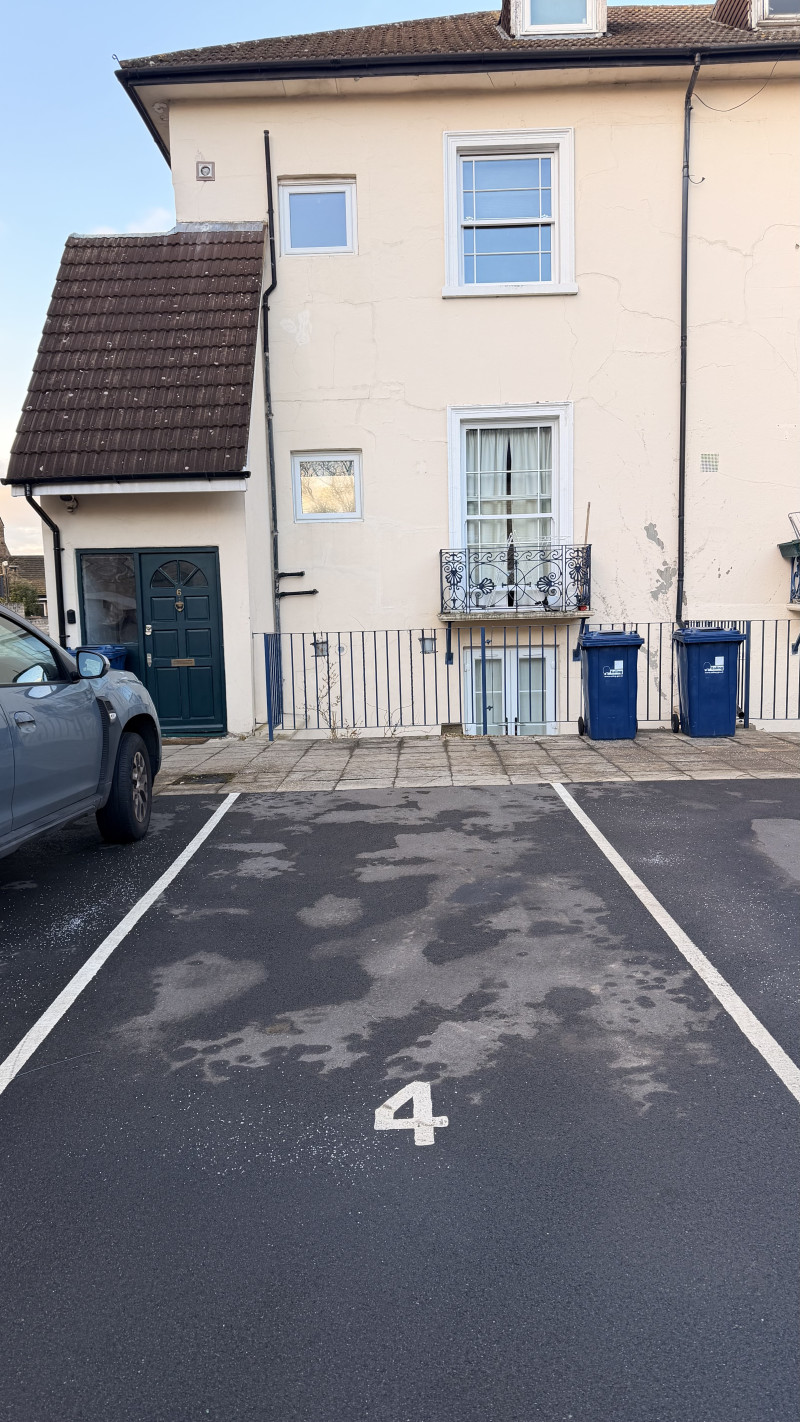 Parking on Uxbridge Road, W7