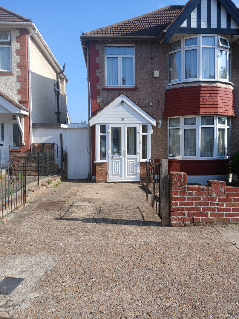 Parking on Braemar Avenue, HA0