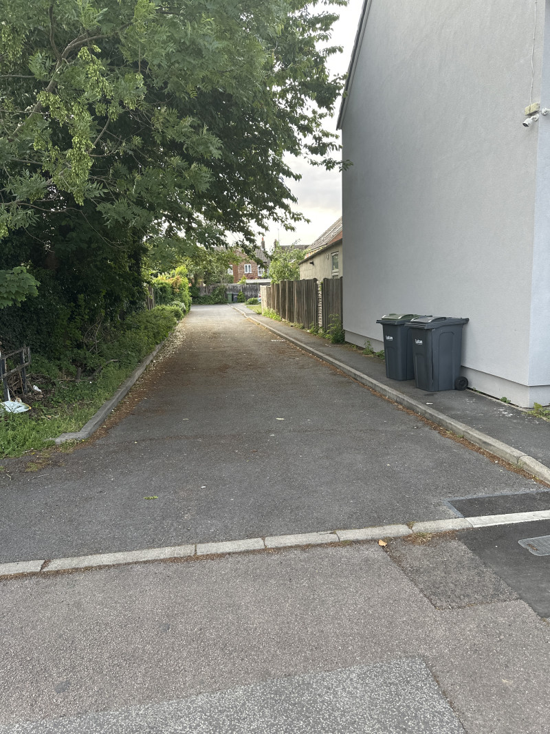Parking on Gardenia Avenue, LU3