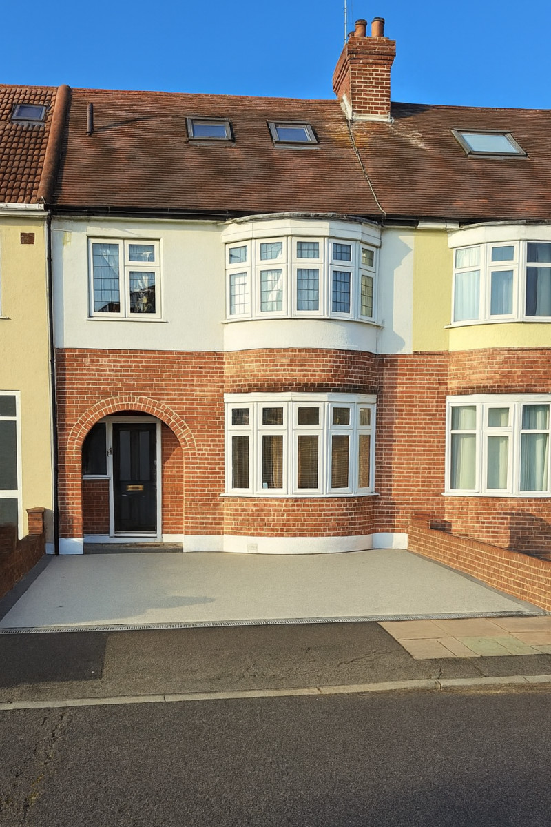 Parking on Belmont Avenue, KT3