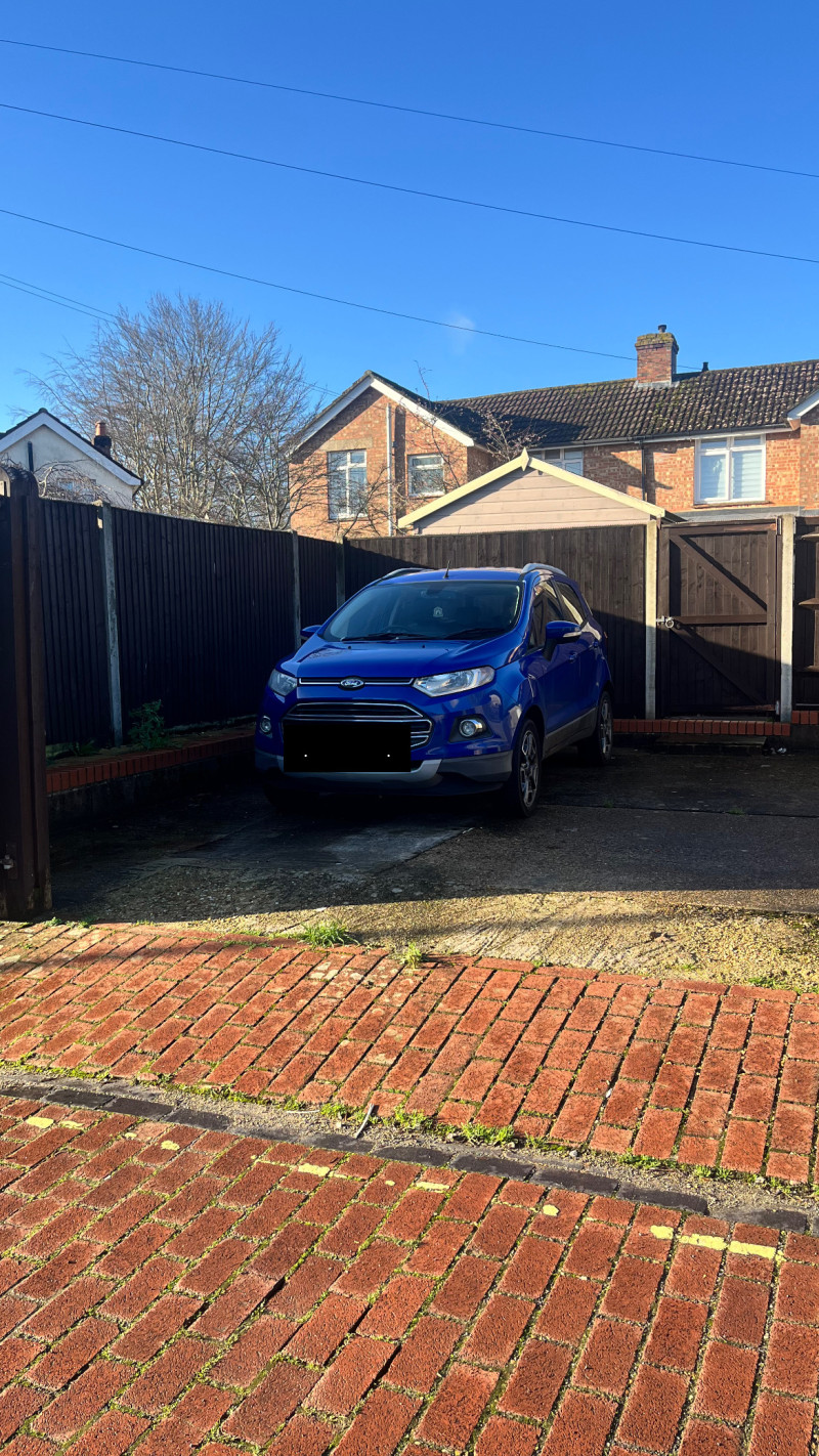 Parking on Nutbeem Road, SO50