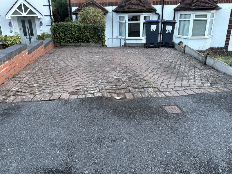 Parking on Woodleigh Avenue, B17