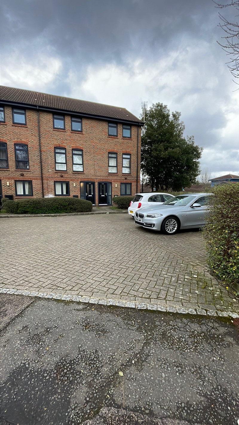 Parking on Sterling Place, South Ealing, W5 from £5.60/hour