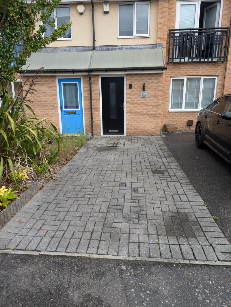 Parking on Wain Avenue, S41