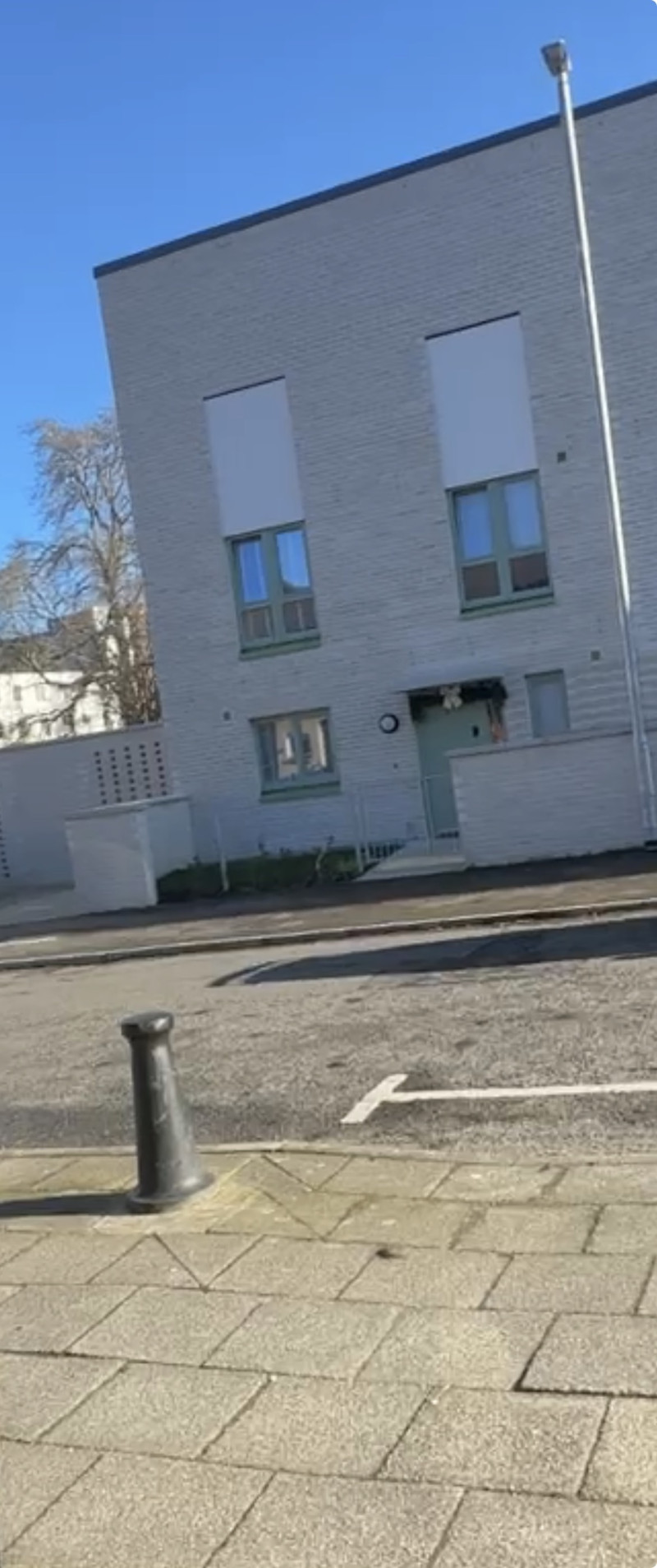 Parking on Pine Place, G5