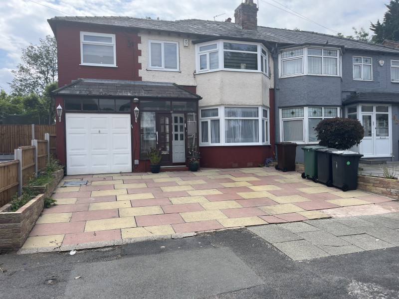 Parking on Tewkesbury Drive, M25