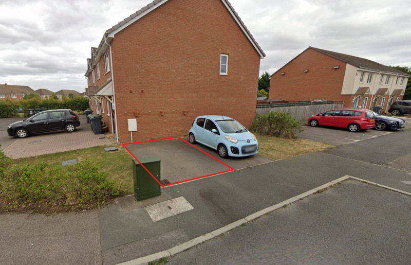 Parking on Verde Close, LU2