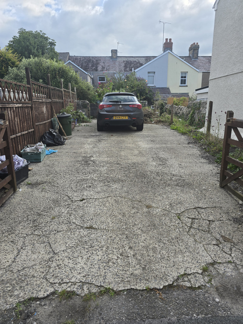 Parking on North Parade, SA31