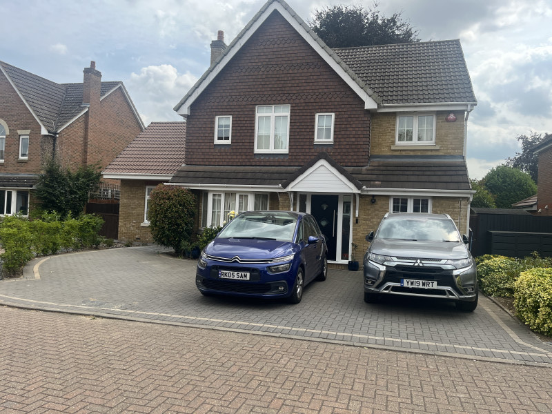 Parking on Ivory Close, AL4