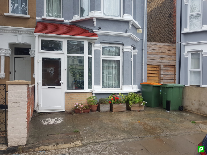 Driveway on Central Park Road, E6, E6