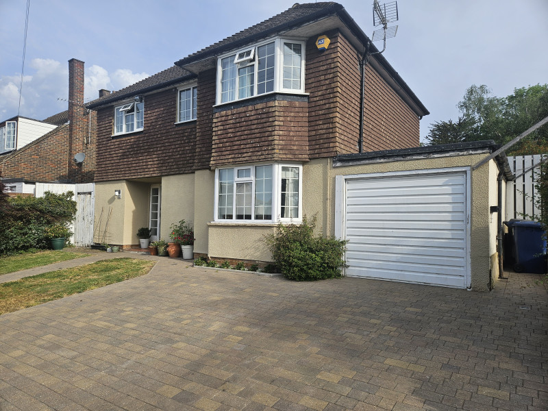 Parking on Garthland Drive, EN5