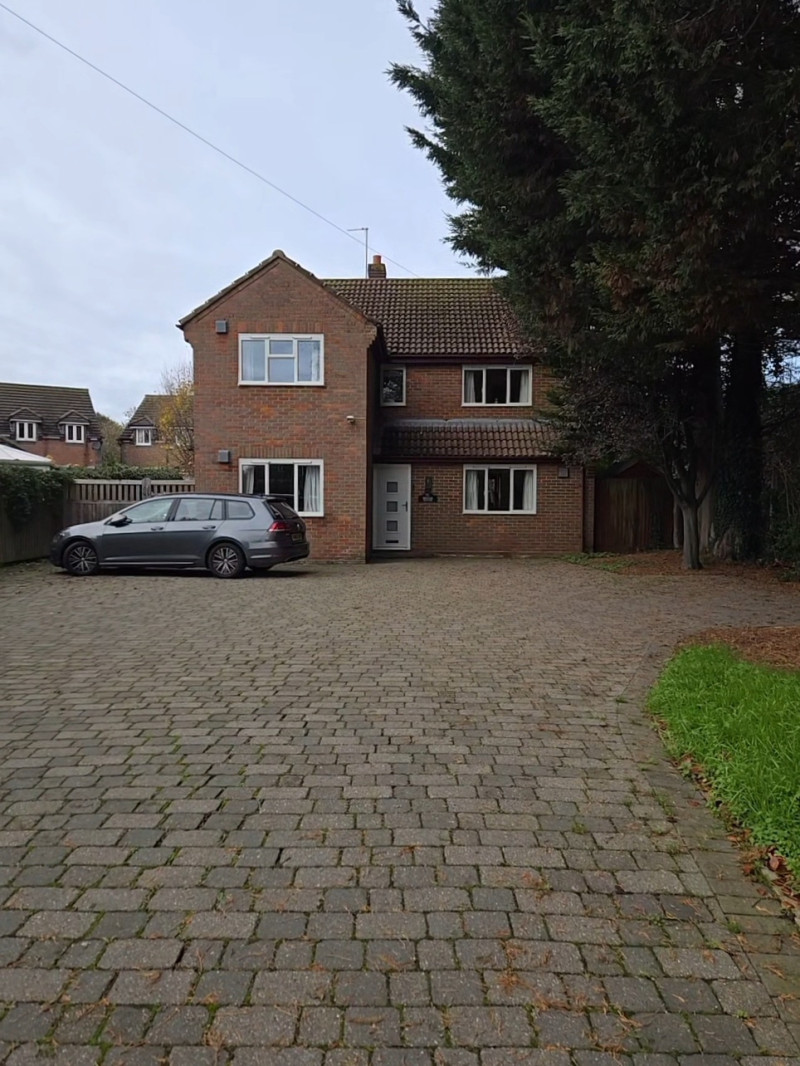 Parking on Buckingham Road, OX26