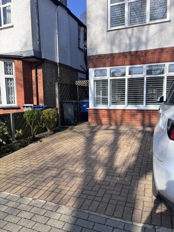 Parking on Oakleigh Gardens, N20