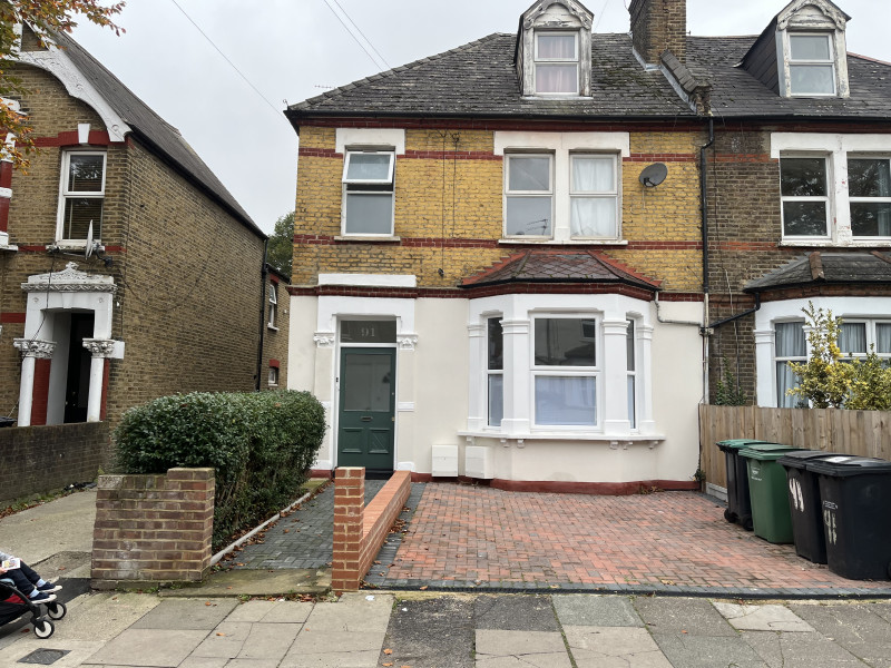Parking on Kirkton Road, N15