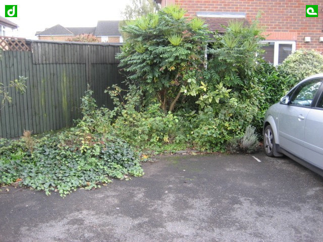 Parking on Readers Close, LU6