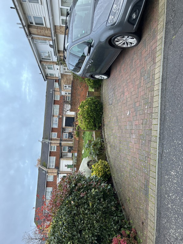 Parking on Earle Gardens, KT2
