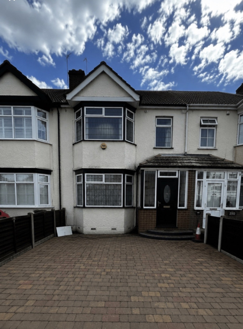 Parking on Reede Road, RM10