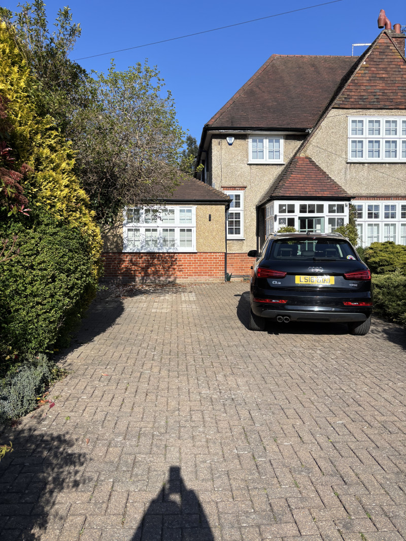 Parking on Queens Road, EN5