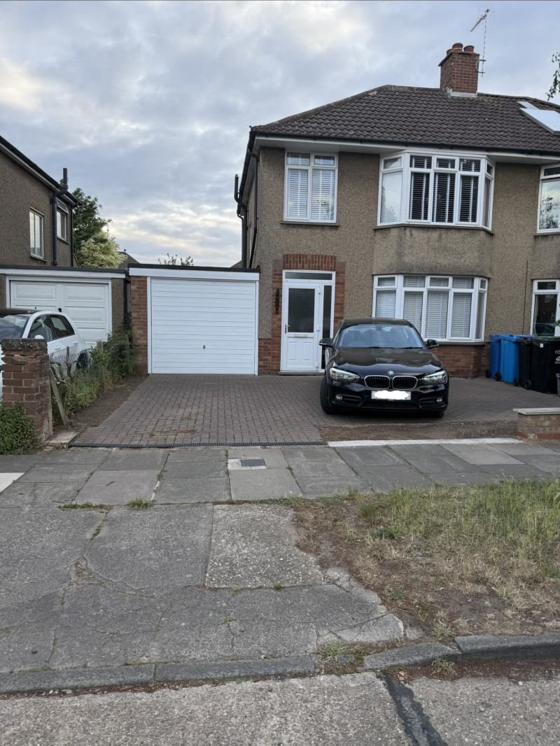 Parking on Adelaide Road, IP4