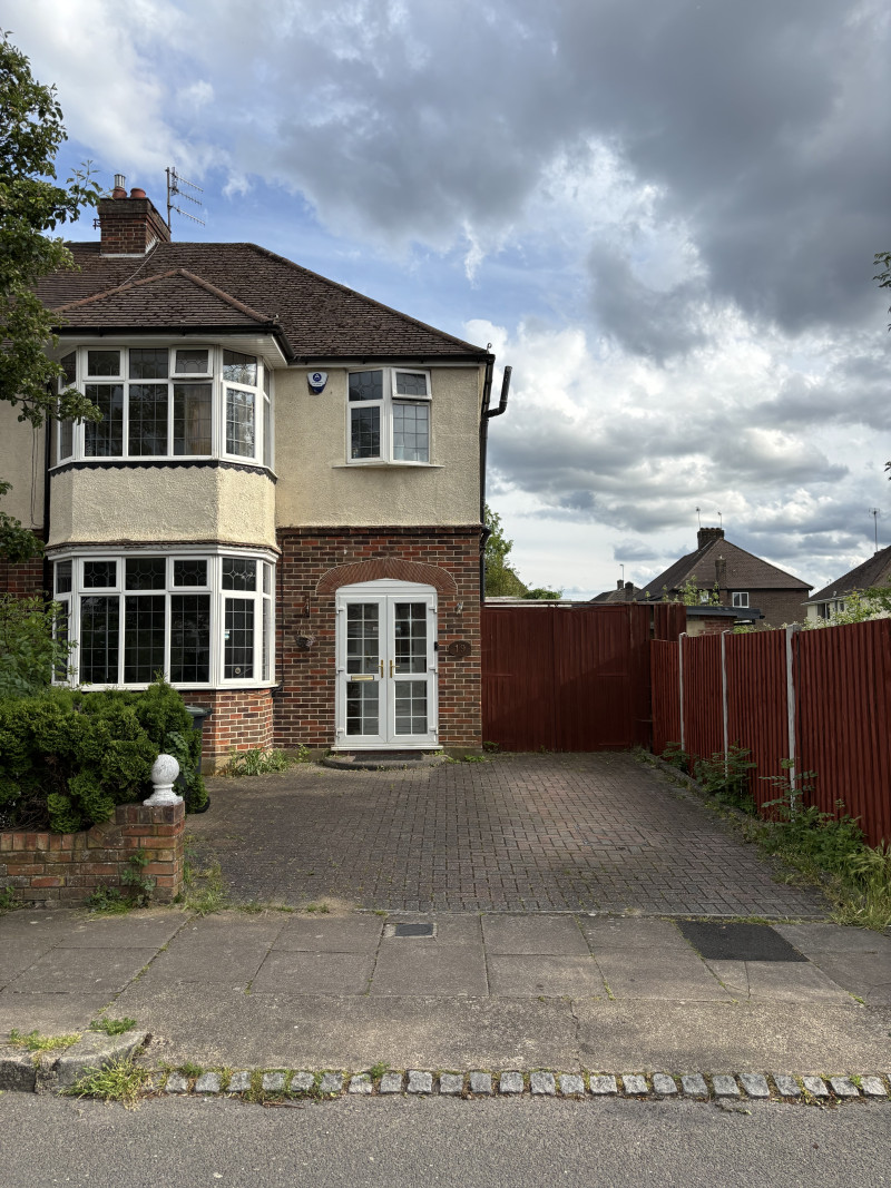 Parking on Priory Gardens, LU2