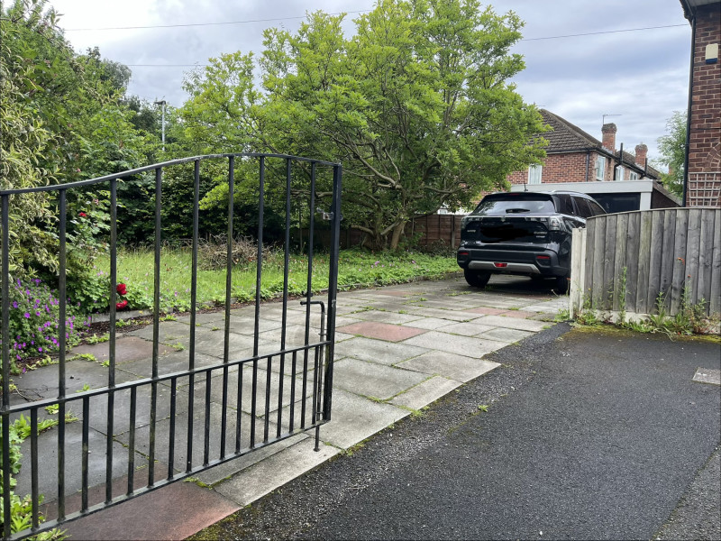 Parking on Barton Road, M41