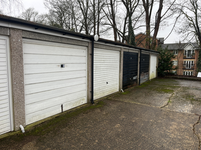 Parking on The Larches, WD23