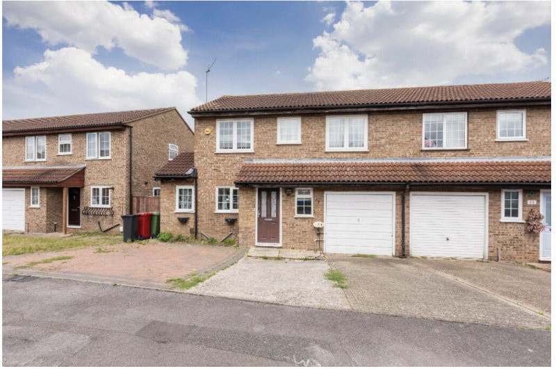 Parking on Sandringham Court, SL1