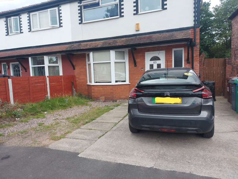 Parking on Edilom Road, M8