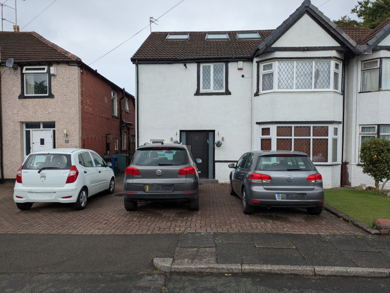 Parking on Lancaster Drive, M25