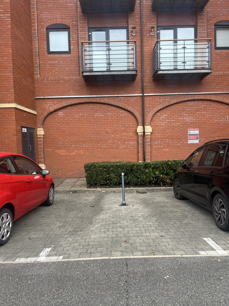 Parking on Handbridge Square, CH1