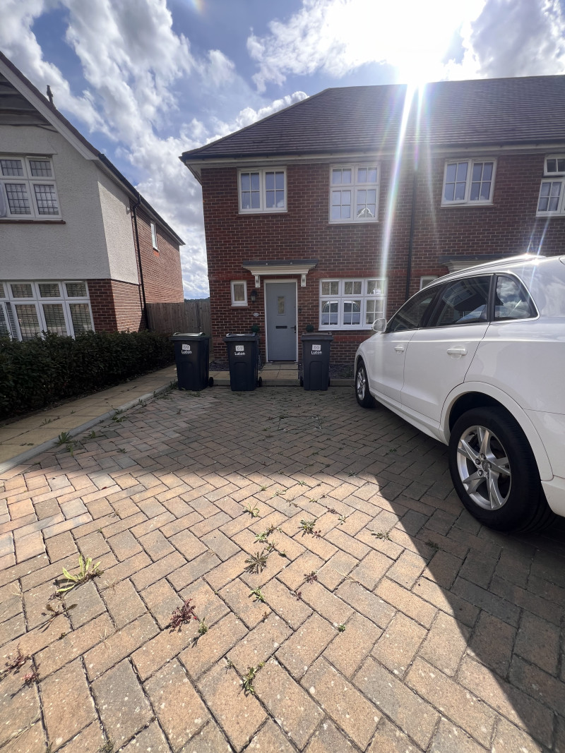 Parking on Armstrong Road, LU2