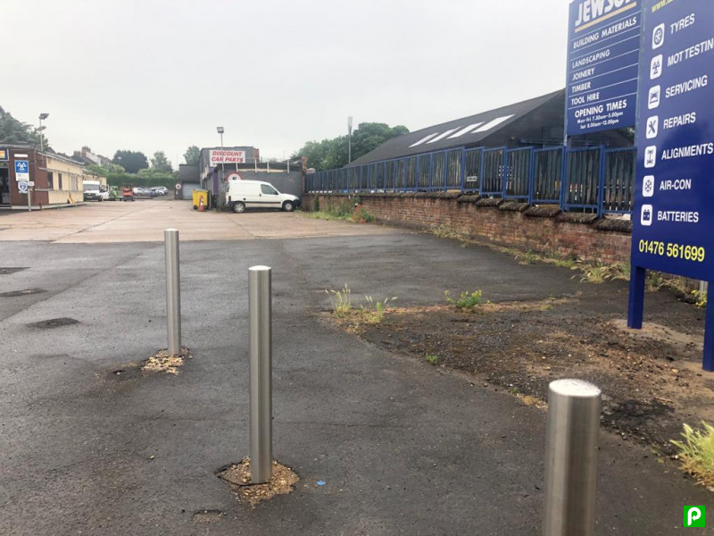 Parking on Wharf Road, NG31