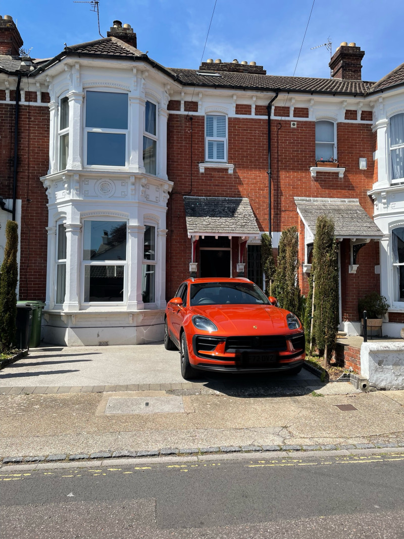 Parking on Woodpath, PO5