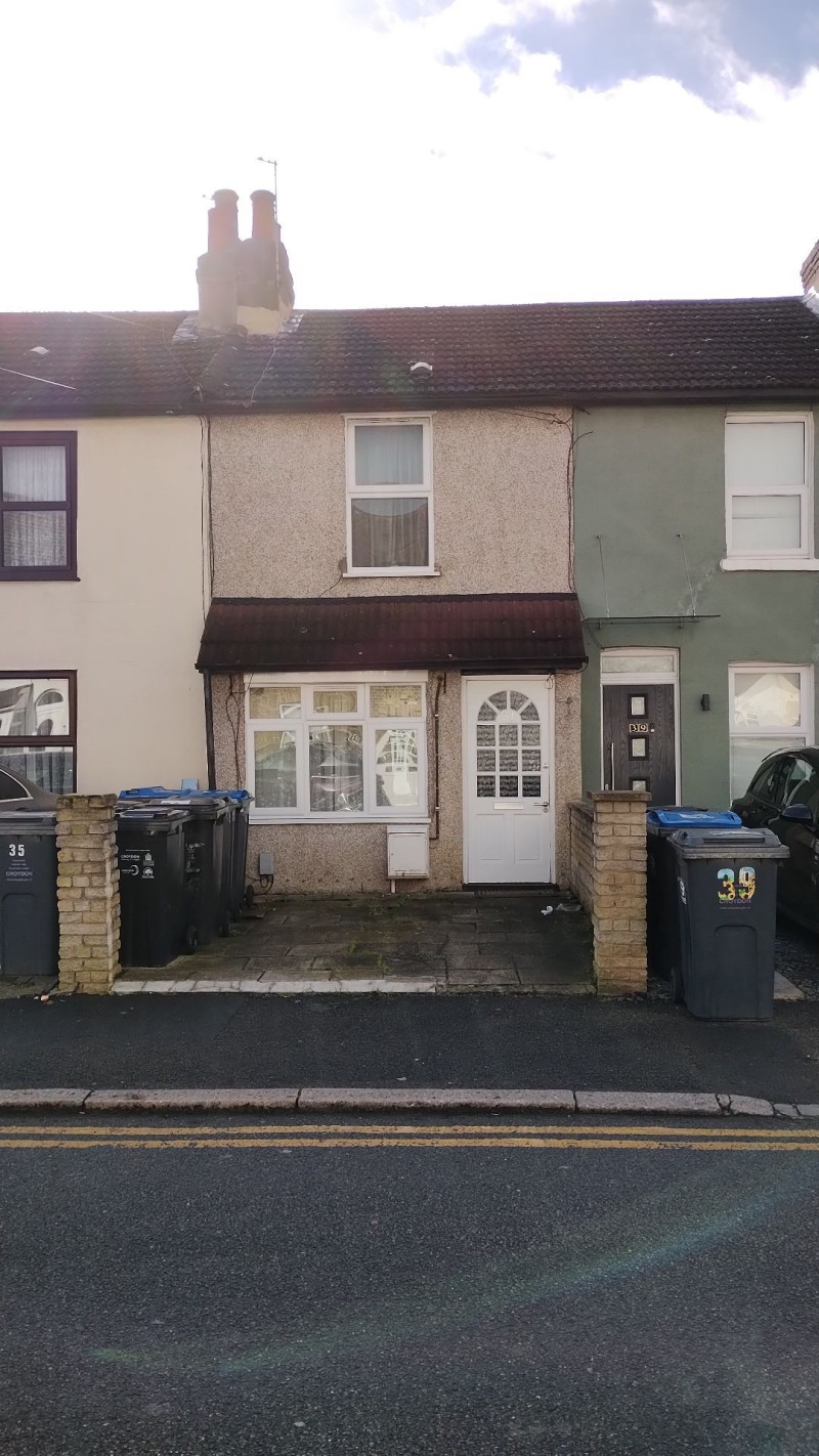 Parking on Addington Road, Croydon, CR0 from £1.20/hour